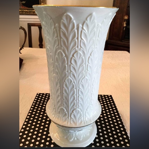 Lenox Vase, Autumn Leaf pattern 24k gold trim - Picture 6 of 6